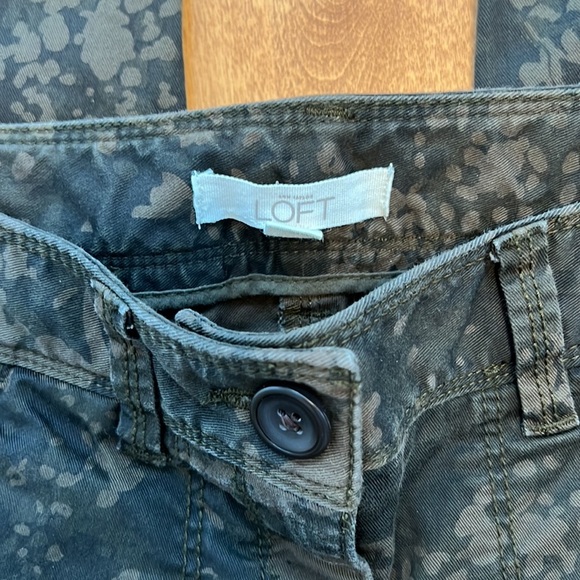11. Loft Camo Skinny Size 0 - Picture 4 of 6
